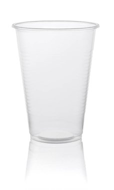 boş plastik şeffaf tek kullanımlık bardak, kırpma yolu ile beyaz arkaplan izole