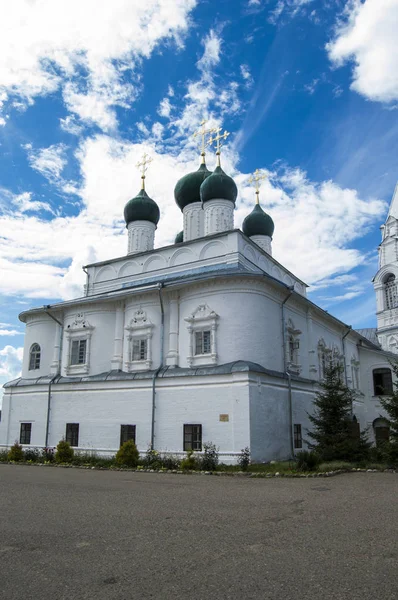 Monastère Nikitsky près du lac Plechtcheyevo, région de Yaroslavl, Russie — Photo
