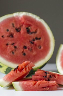 Sulu karpuz dilimleri