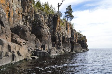 Dik taş ada, Valaam üzerinde Karelya bankalar