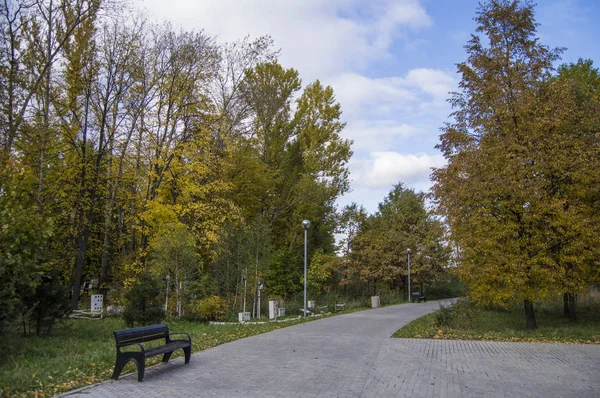 Podzim v parku Severní Milova, Moskva, Rusko — Stock fotografie