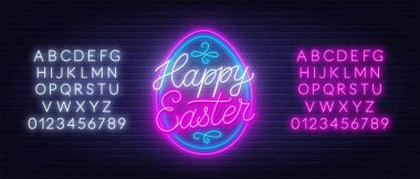 Yumurta şeklinde mutlu Paskalya Neon harfleri. Koyu arkaplanda parlayan tebrik kartı.