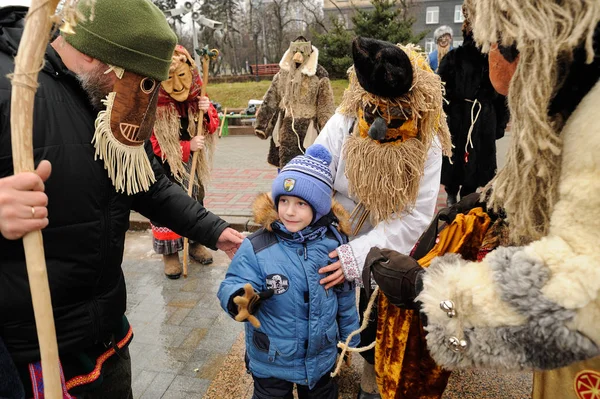 водить козу на старый новый. костюмы ряженых на колядки. празднование святок. водить козу на старый новый. водить козу на старый новый.