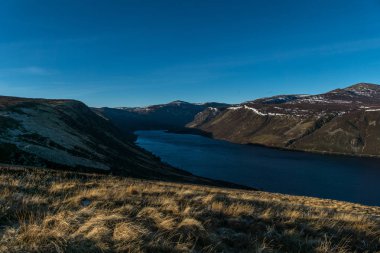 Loch Muick ve geniş Cairn