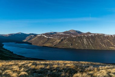 Loch Muick ve geniş Cairn