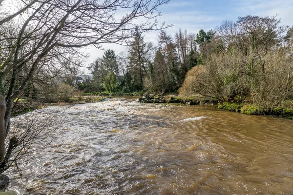 Nehir Doon akıyor Mountcharles Weir Ayr aşağı.
