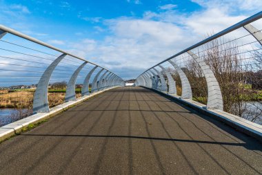 Nehir Doon yaya köprüsü.