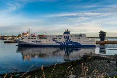 Aberdeen harbour adlı feribot geldi.