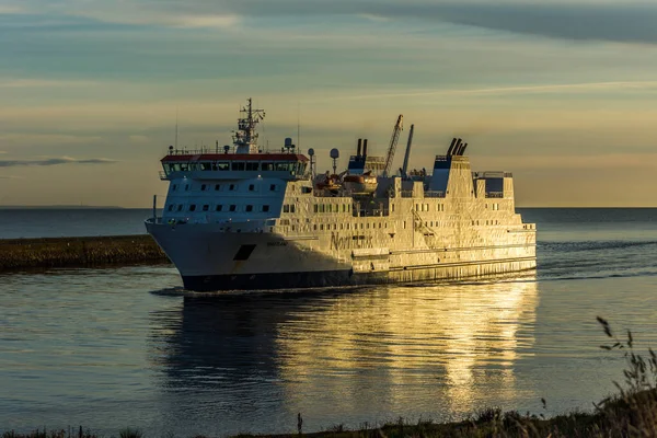 Ferry llega al puerto de Aberdeen . — Foto de Stock