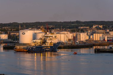 Siem Challenger Aberdeen harbour adlı geldi.