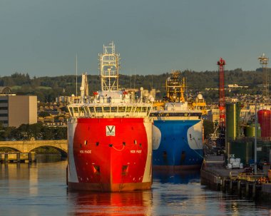 Petrol gemileri şafak.