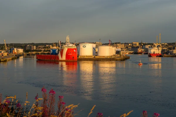 Aberdeen liman ve şehir.