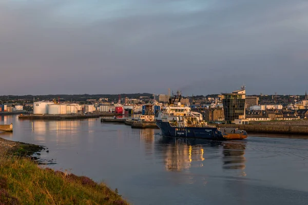Siem Challenger Aberdeen harbour adlı geldi.