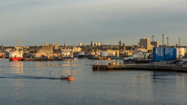 Aberdeen liman ve şehir.