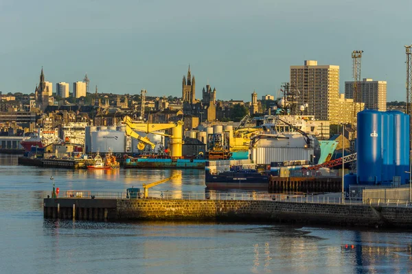 Aberdeen liman ve şehir.