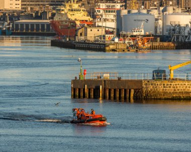 Aberdeen liman, Havzası ve cankurtaran.