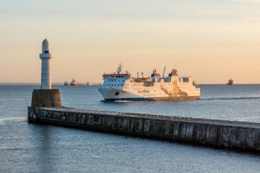 Aberdeen Harbour adlı NORTHLINK feribot geldi.