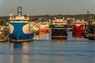 Aberdeen Harbour, River Dee ve yağ gemi servis.