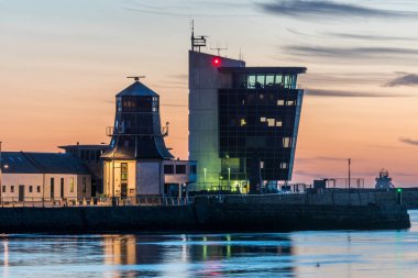 Deniz operasyonları Kulesi ve cezaevi.