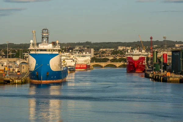 Aberdeen liman ve River Dee.