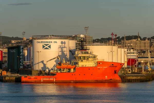 Aberdeen liman gemi iskelesi ve petrol.