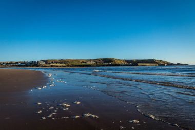 Cruden Bay beach ve liman.