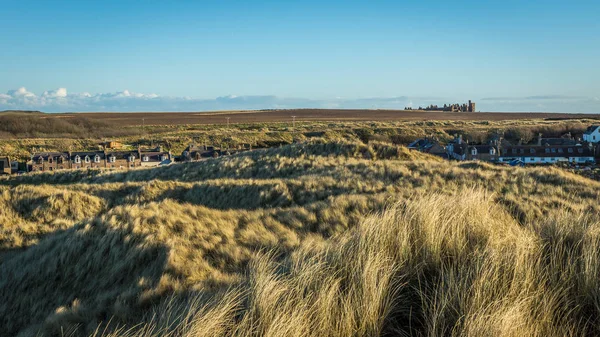 Cruden Bay tepeleri ve Slains Kalesi.