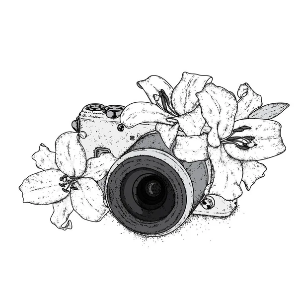 Prachtige lelies en een vintage camera. Vectorillustratie. Delicate bloemen. Vintage print op briefkaart, poster of kleren. — Stockvector