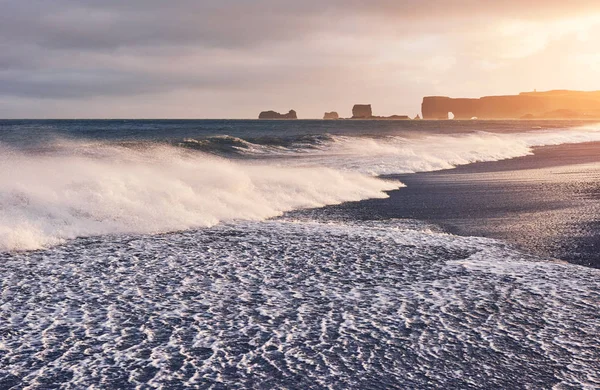 Waves Hitting Beach Black Sand Beach Reynisfjara Iceland — Stock Photo, Image