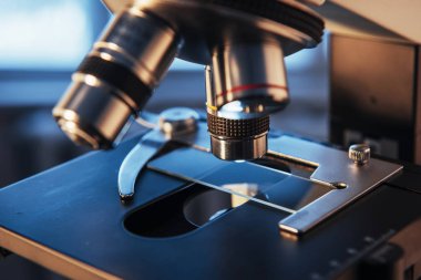 Laboratuvar, kimya biyolojisi için mikroskop biyoloji test örnekleri, tıbbi ekipmanlar, bilimsel ve sağlık araştırma geçmişi