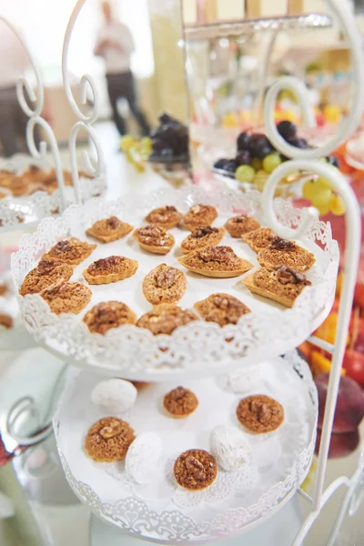 Wedding Reception Dessert Table Delicious Decorated White Cupcakes Frosting Closeup — Stock Photo, Image