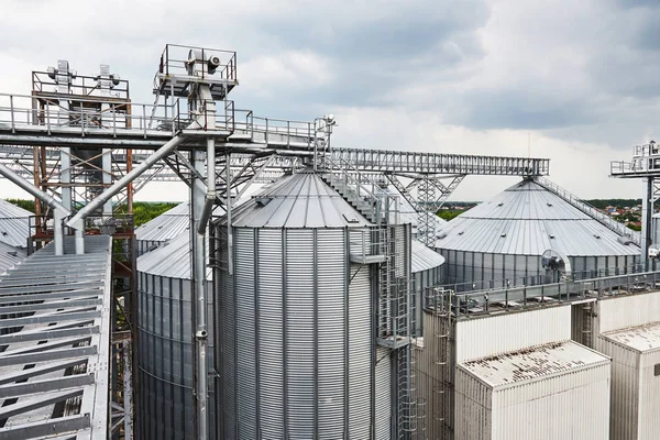 Silo Agrícola Edificio Exterior Almacenamiento Secado Granos Trigo Maíz Soja — Foto de Stock