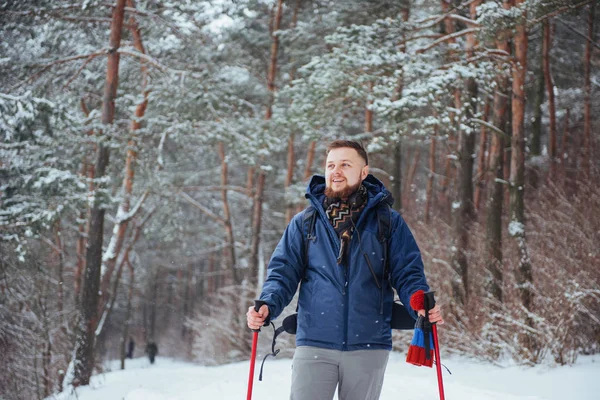 Mann Reisende Mit Rucksack Wandern Lifestyle Adventure Konzept Aktivurlaub Freien — Stockfoto