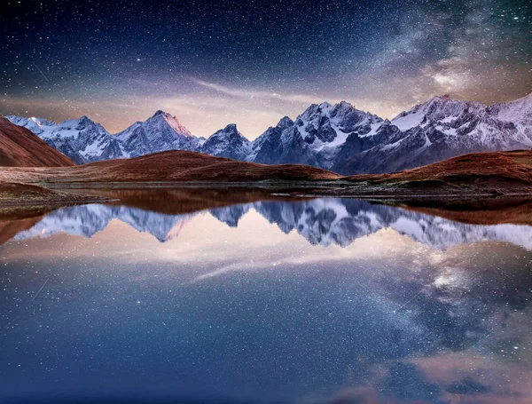 Fantástico Cielo Estrellado Lago Montaña Koruldi Noche Pintoresca Upper Svaneti — Foto de Stock