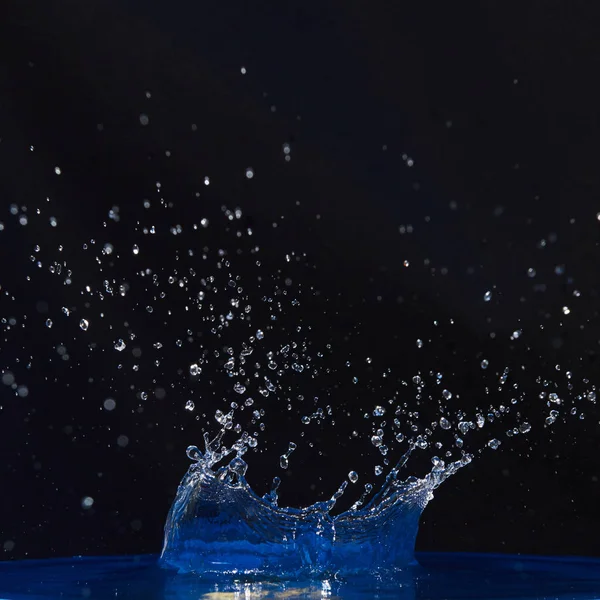 Splash Water Crown Blue Surface Black Background — ストック写真