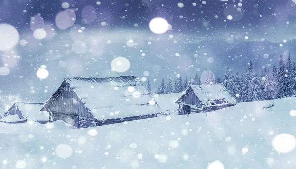 Cabane Dans Les Montagnes Hiver Mystérieux Brouillard Prévision Des Vacances — Photo