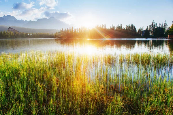 Amanecer Sobre Lago Parque High Tatras Shtrbske Pleso Eslovaquia Europa — Foto de Stock