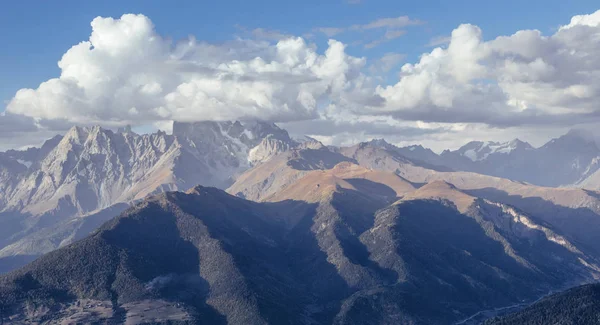 Dichter Nebel Über Dem Passgoulet Herbstlandschaft Georgien Svaneti Europa Kaukasusgebirge — Stockfoto