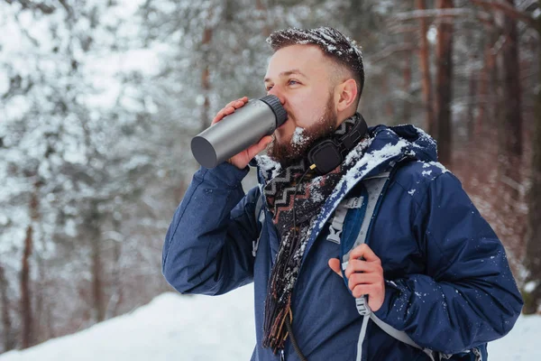 Mann Reisende Mit Rucksack Wandern Lifestyle Adventure Konzept Aktivurlaub Freien — Stockfoto