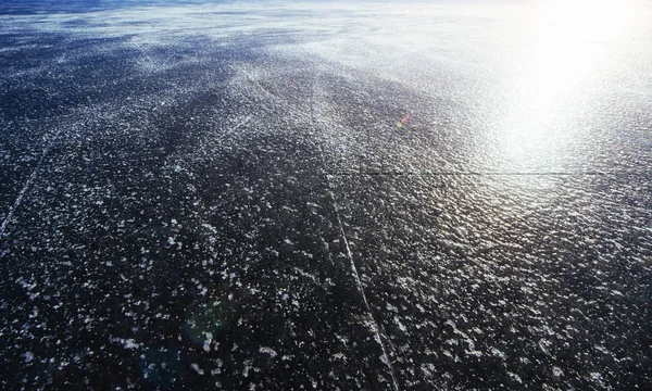 얼어붙은 호수의 얼음의 클로즈업 — 스톡 사진