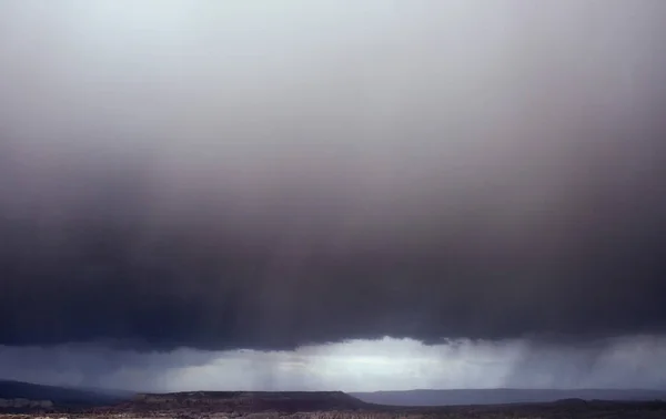 Βροχή Φανταστική Θέα Των Δραματικών Και Συννεφιασμένων Ουρανών — Φωτογραφία Αρχείου