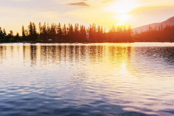 Захід Сонця Над Озером Величні Гірські Озера Високих Татрах Національного — стокове фото