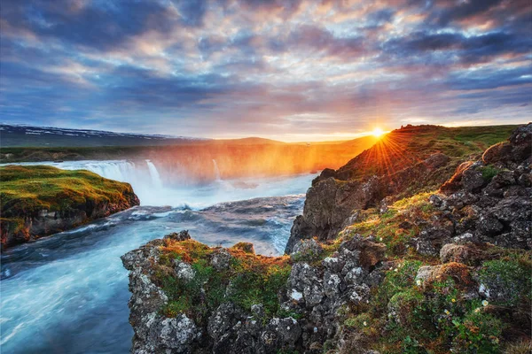 Godafoss Vízesés Naplemente Fantasztikus Táj Gyönyörű Gomolyfelhők Izland Európa — Stock Fotó