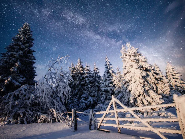 Winter Landscape Mountain Village Ukrainian Carpathians Vibrant Night Sky Stars — Stock Photo, Image