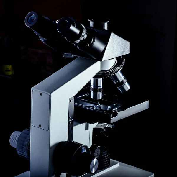 Fechar Microscópio Laboratório — Fotografia de Stock