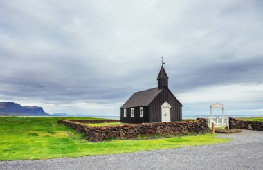 Mountain View İzlanda. Budir güzel siyah ahşap kilisede.