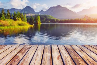 Görkemli dağ gölü Milli Parkı yüksek Tatra içinde. Strbske pleso, Slovakya, Europe.