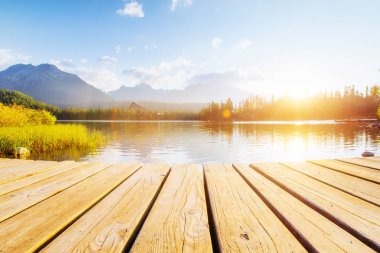 Görkemli dağ gölü Milli Parkı yüksek Tatra içinde. Strbske pleso, Slovakya, Europe.