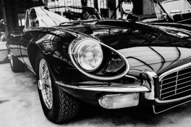 farlar ve Ön tampon üzerinde vintage bir otomobil bir closeup.