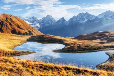 Koruldi Dağı Gölü. Yukarı Svaneti, Gürcistan, Avrupa Kafkas Dağları